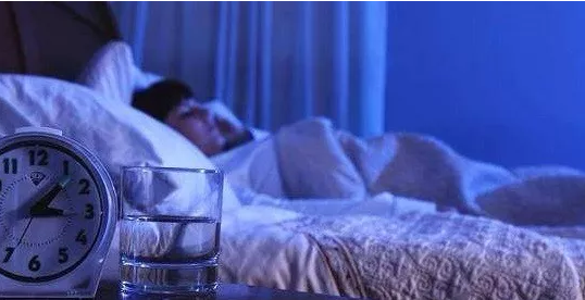 睡前一杯水，長(cháng)期堅持將給你帶來(lái)意想不到的變化
